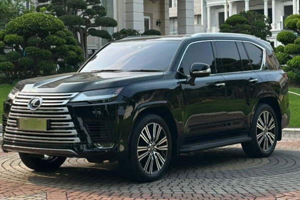 sewa-mobil-lexus