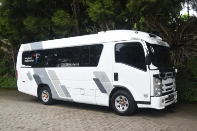 Sewa Mobil Isuzu Elf Padang